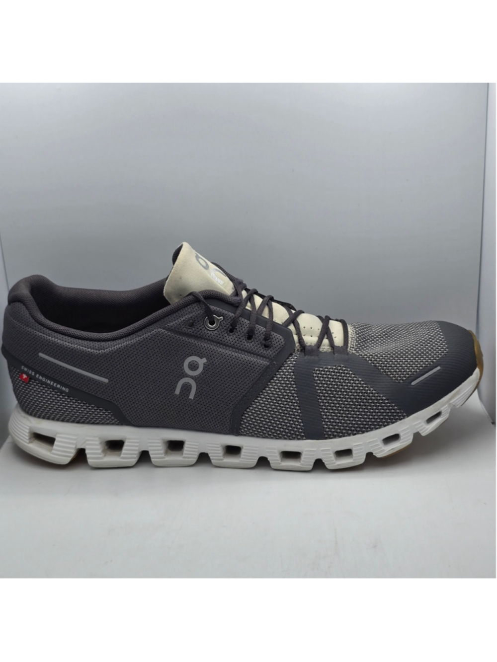 Men's On Running Cloud Sneakers Grey and White 11 men's women's 12.5